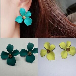 ✨💚 Stunning 3D Flower Power Statement Stud Earrings 🌸